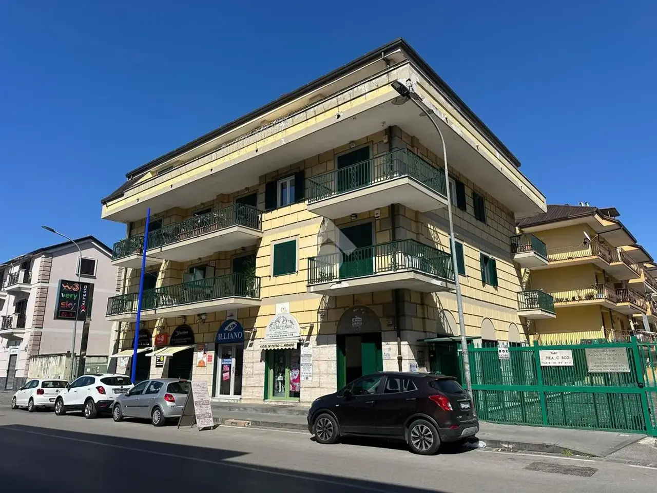 Negozio in Via San Francesco d'Assisi 44, Giugliano In Campania, {3} - Foto 2