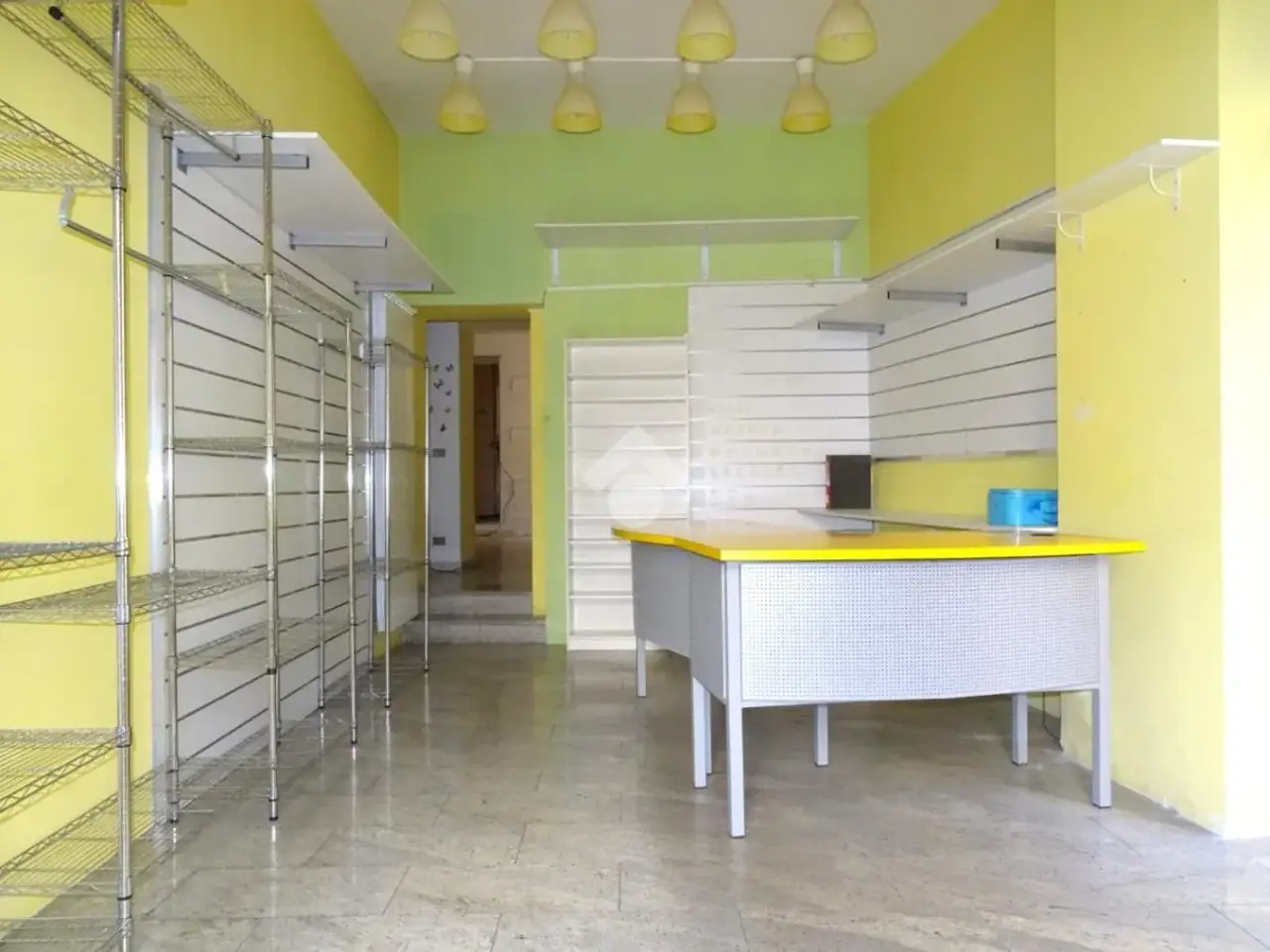 Negozio in Via Andrea Vochieri 74, Alessandria, {3} - Foto 2