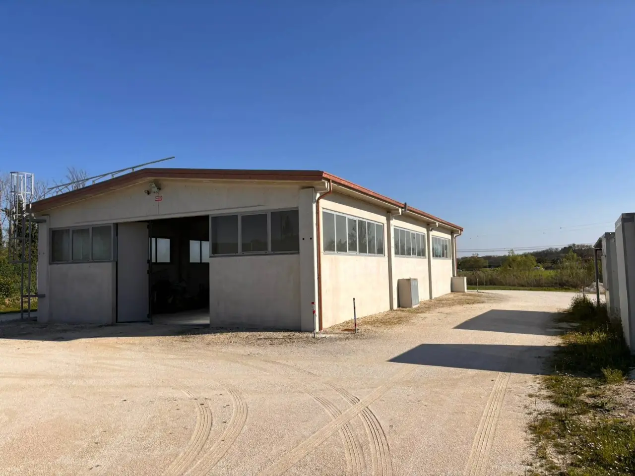 Azienda agricola in Via Croce di Guerro, Monte San Vito, {3} - Foto 2