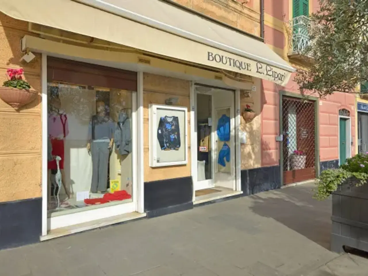 Abbigliamento in Via Antonio Gramsci 47, Santa Margherita Ligure, {3} - Foto 1