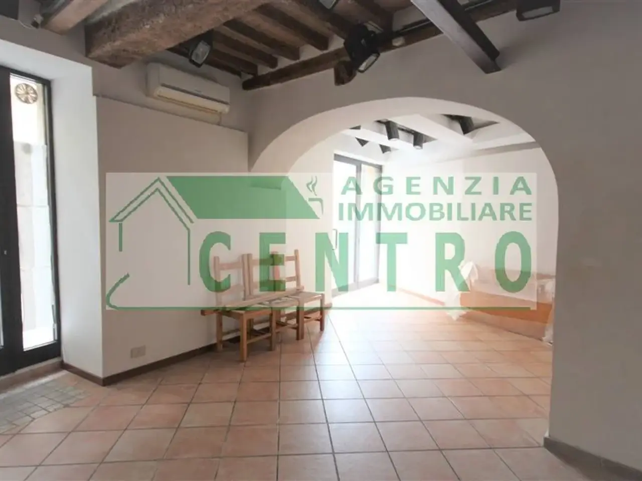 Negozio in  Poggibonsi, Poggibonsi, {3} - Foto 1