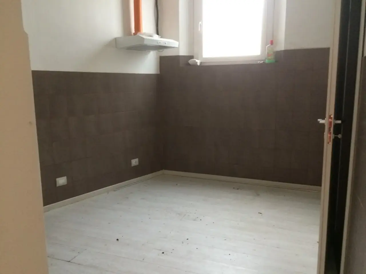 Esercizio commerciale in Via Carlo Cattaneo 59, Pisa, {3} - Foto 1