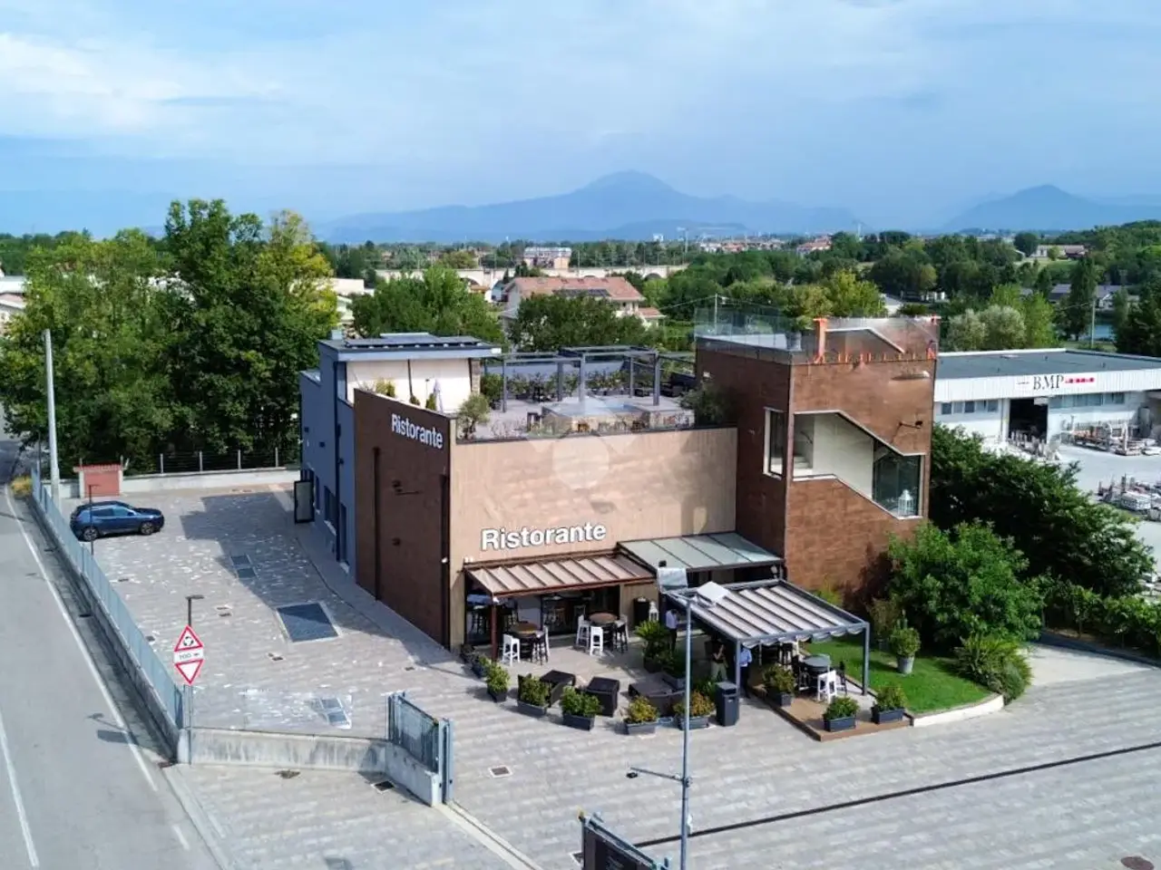 Palazzina commerciale in Località Otello 10, Peschiera Del Garda, {3} - Foto 1