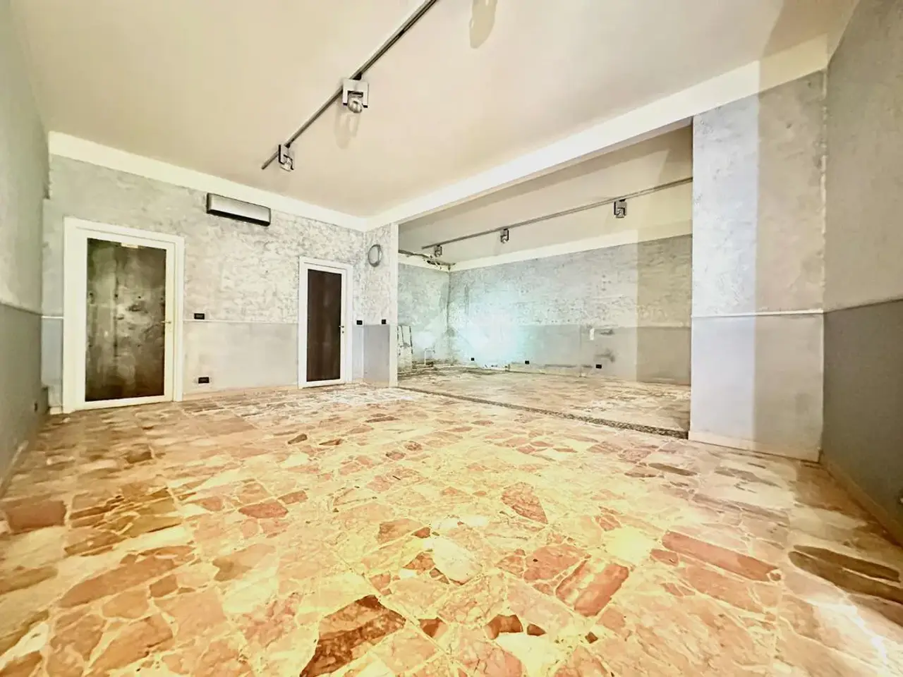 Negozio in Via Roma 62, Novi Ligure, {3} - Foto 1