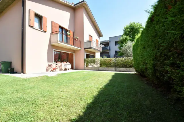 Villa in Vittorio Alfieri, 3, Bussolengo - Foto 1