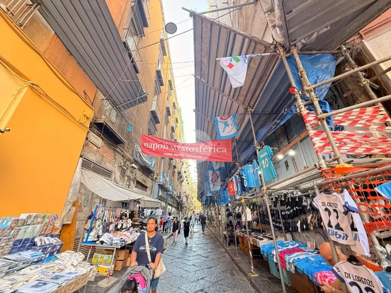 Negozio in Piazza Pignasecca 1, Napoli, {3} - Foto 1