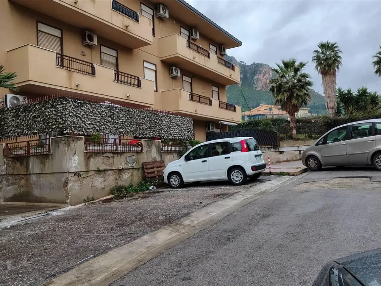Laboratorio in Via della Rinascita 14, Villabate, {3} - Foto 1
