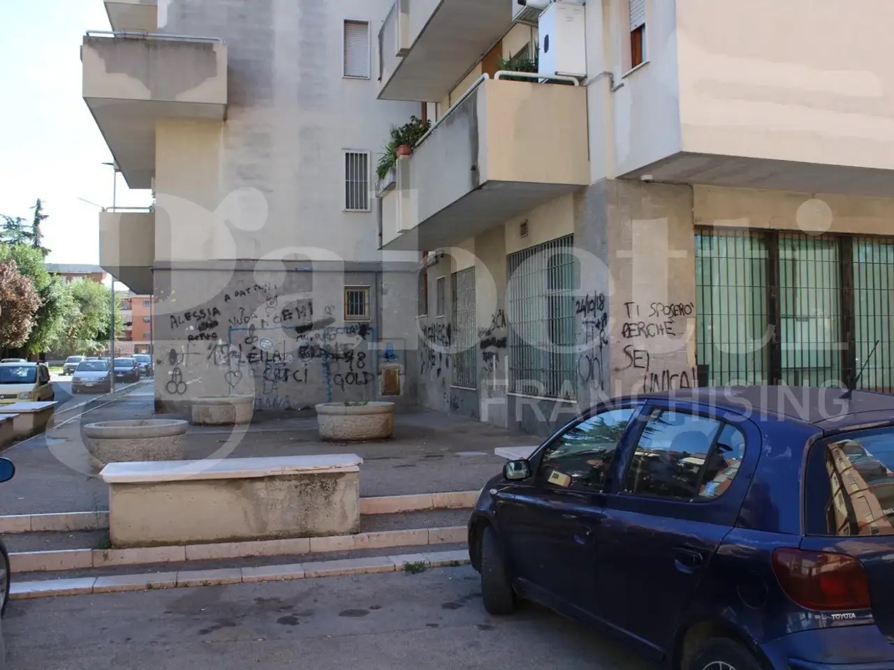 Negozio in Via Carlo Alberto della Chiesa, Carapelle, {3} - Foto 1