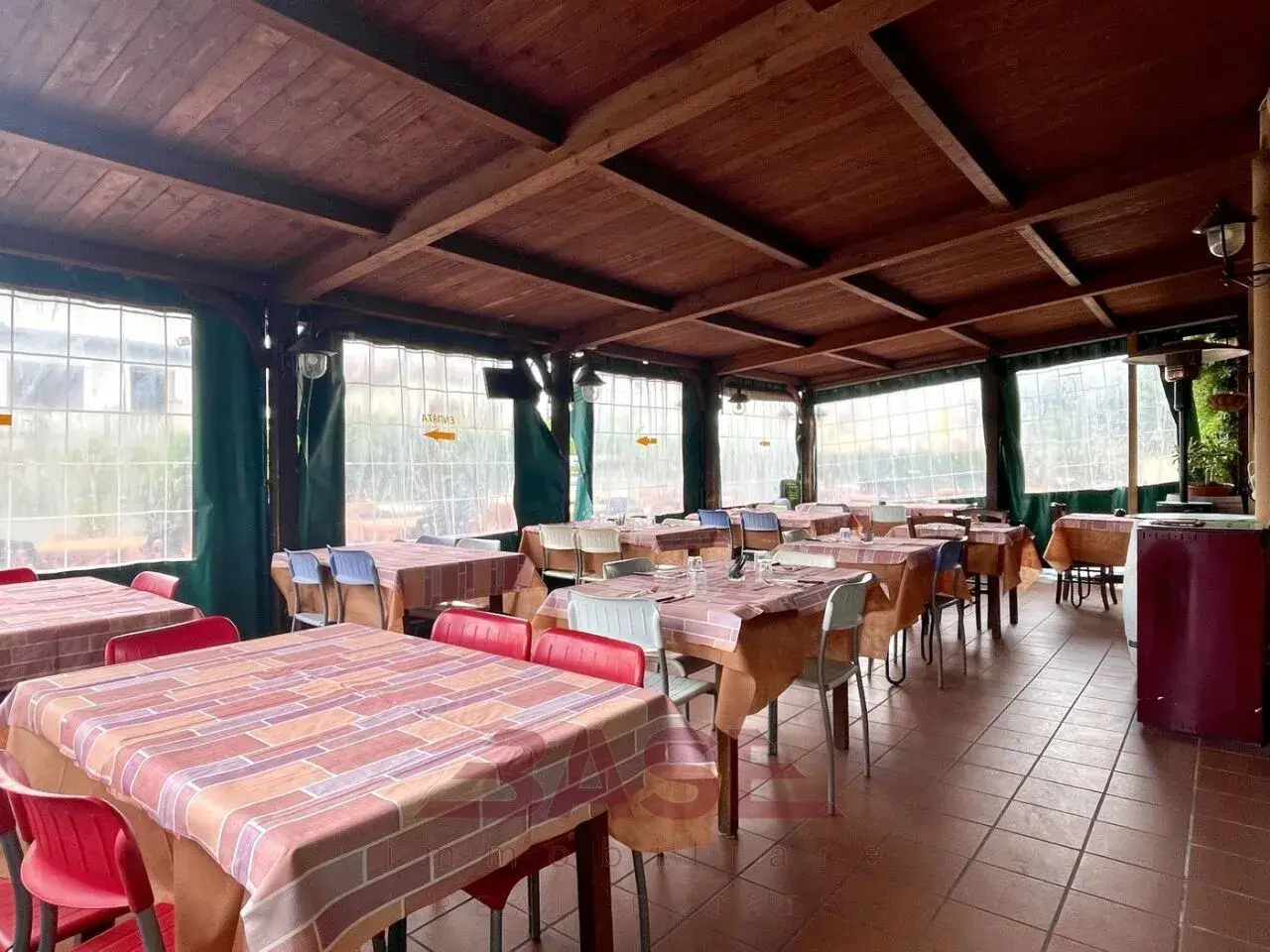 Pizzeria in Piazza della Libertà, Cecina, {3} - Foto 1