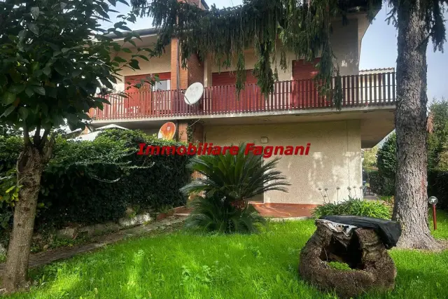 Villa in Viale Ugo La Malfa, Velletri - Foto 1