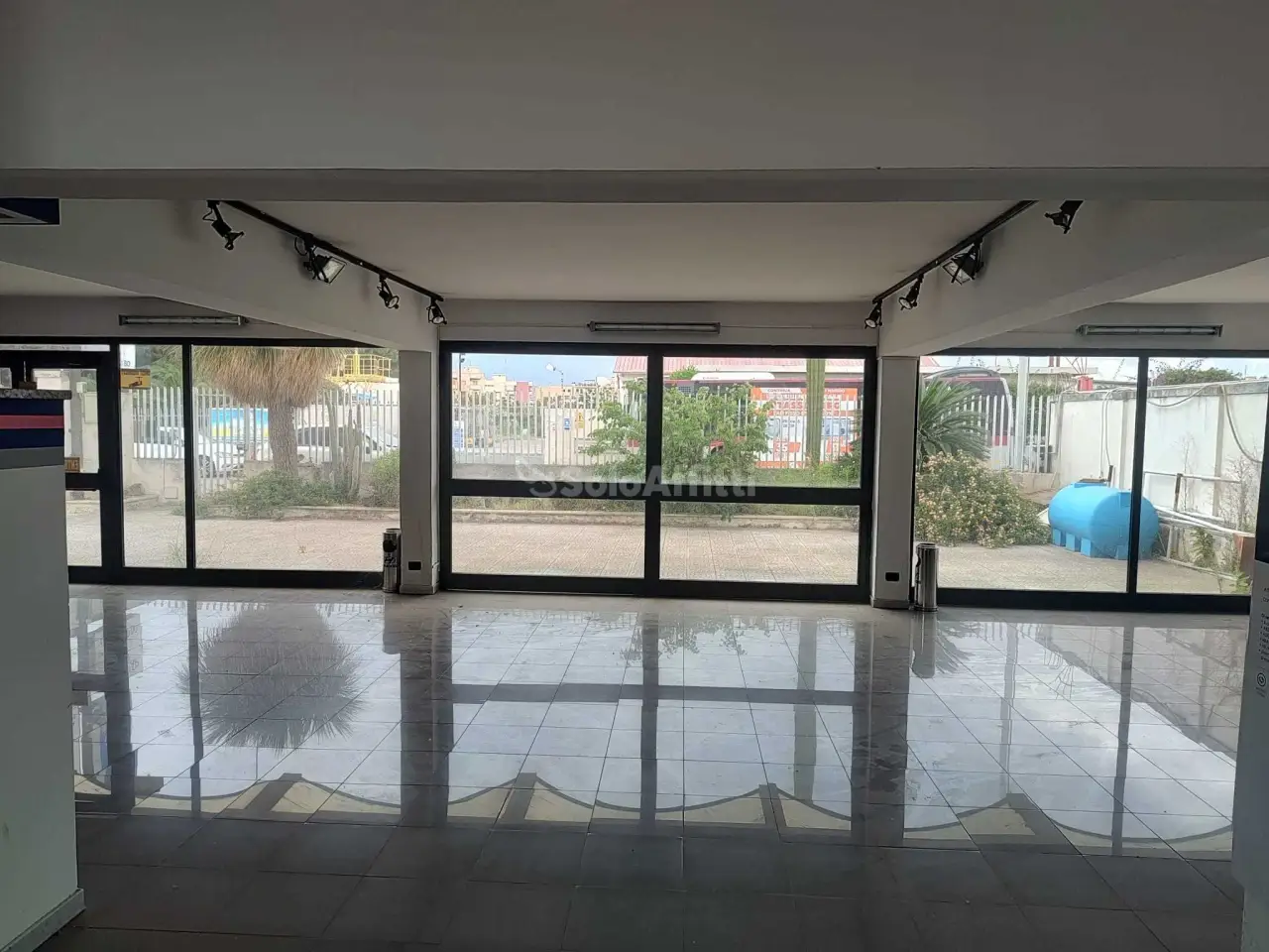 Negozio in Via Vittime del l'Amianto, Reggio di Calabria, {3} - Foto 2