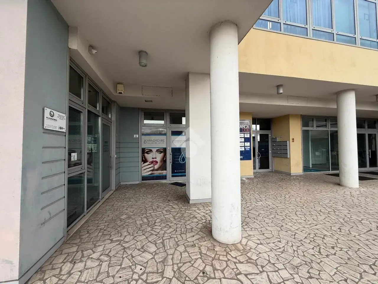 Negozio in Via Federico Fellini 23, Spoltore, {3} - Foto 2