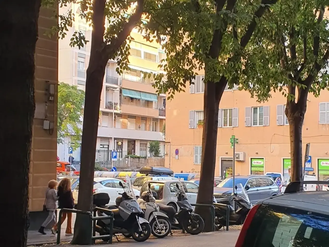 Negozio in Viale Contubernio d' Albertis, Genova, {3} - Foto 2