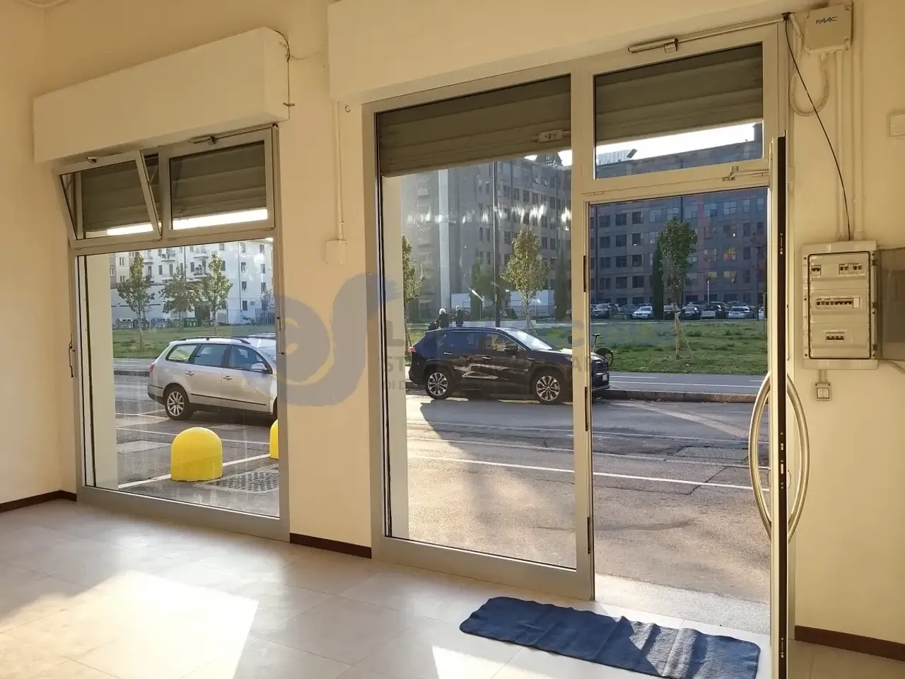Palazzina commerciale in , Bologna, {3} - Foto 1