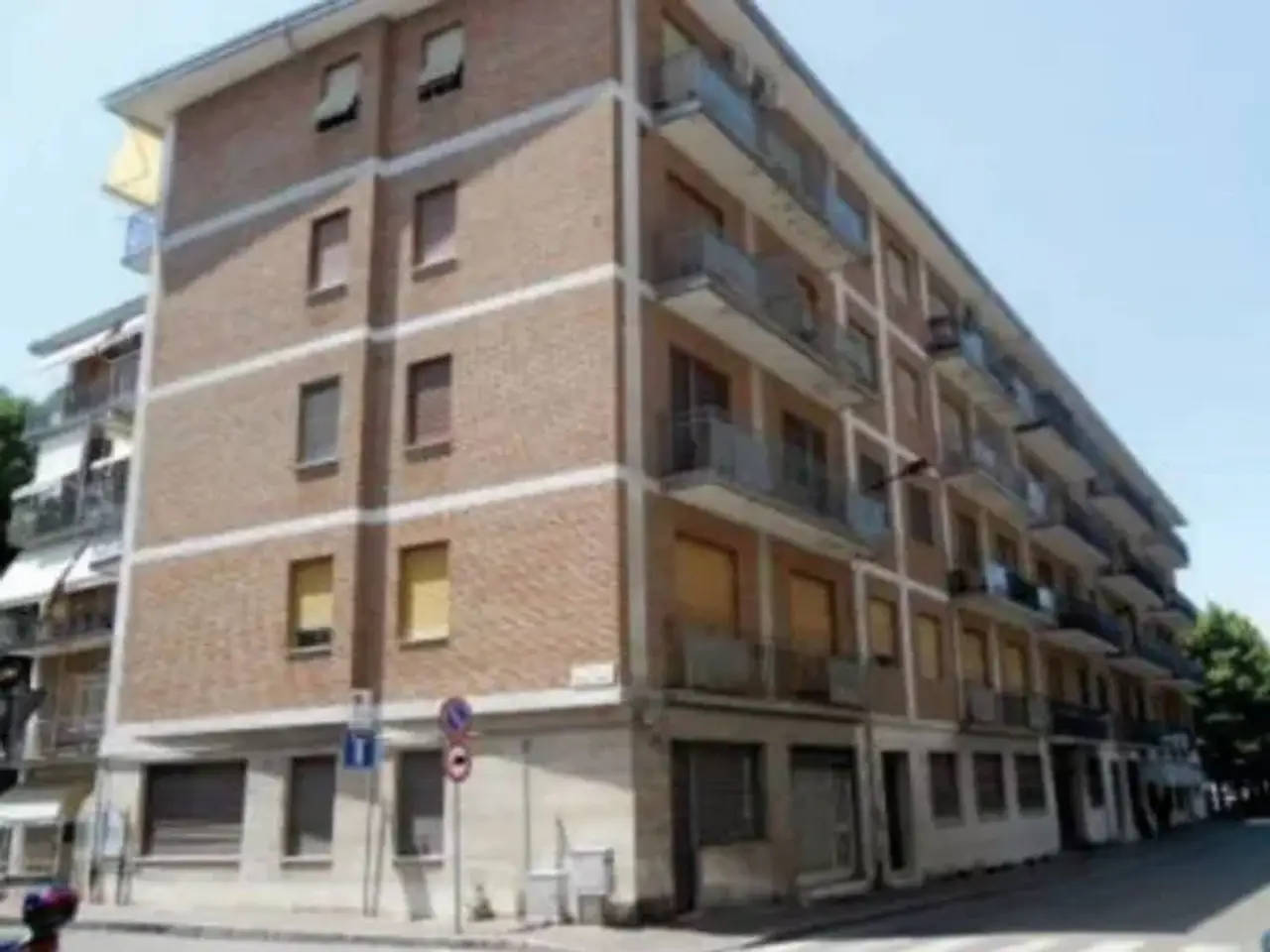 Negozio in Via Carlo Camurati 19, Valenza, {3} - Foto 1