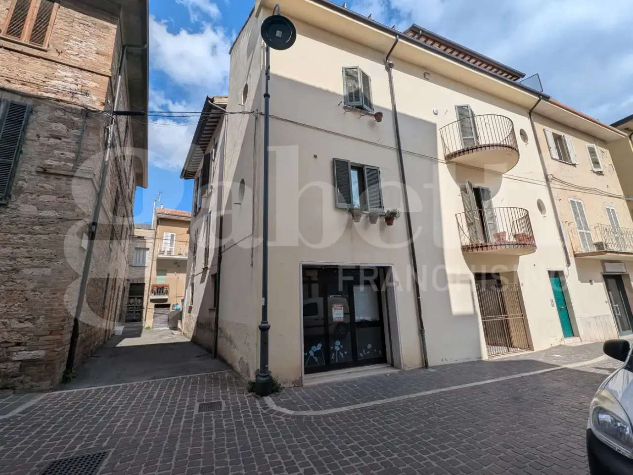 Negozio in Via Alcide De Gasperi 14, Assisi, {3} - Foto 1