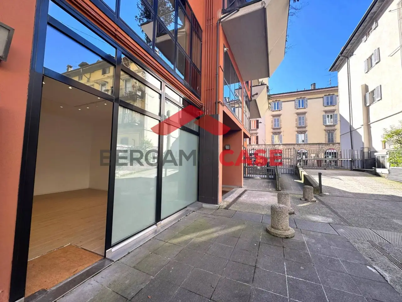 Negozio in Via Quarenghi 36, Bergamo, {3} - Foto 1