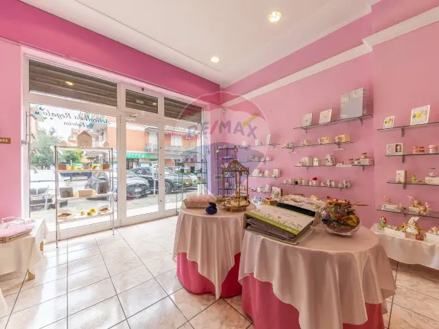 Negozi e locali in Vendita, a Roma: 30 annunci •