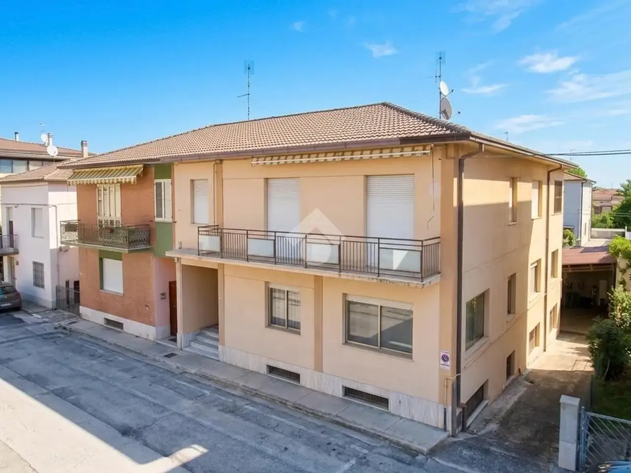 Negozio in Via Sicilia 78, Porto Sant'Elpidio, {3} - Foto 1