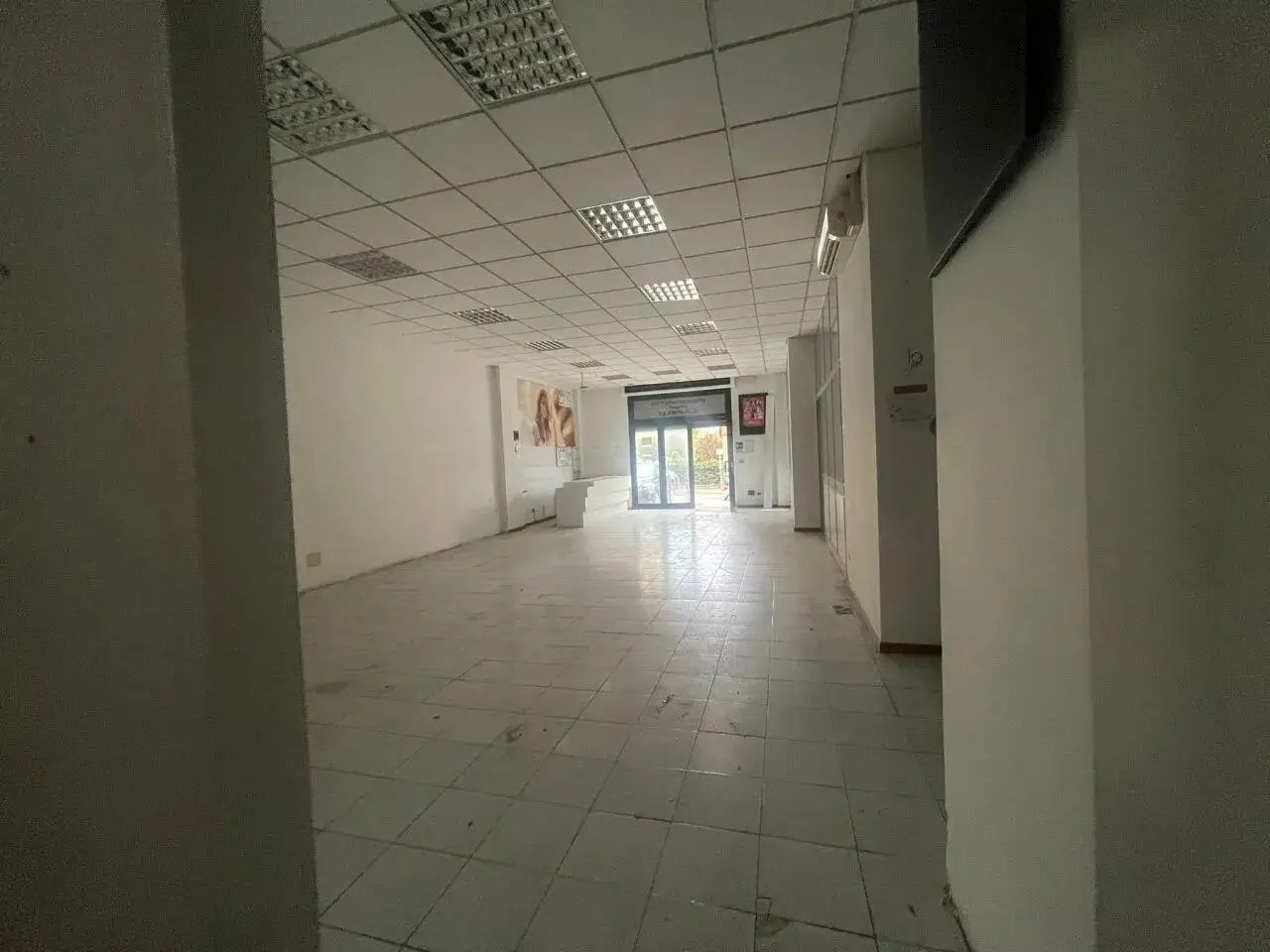 Palazzina commerciale in Via Conca, Ancona, {3} - Foto 2