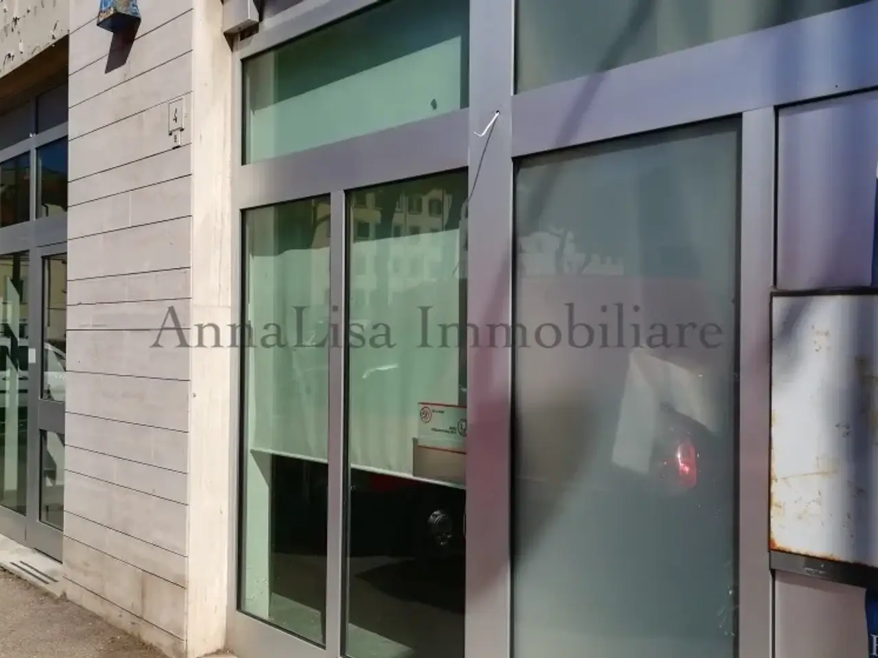 Negozio in Piazza Due Giugno 4, Livorno, {3} - Foto 1