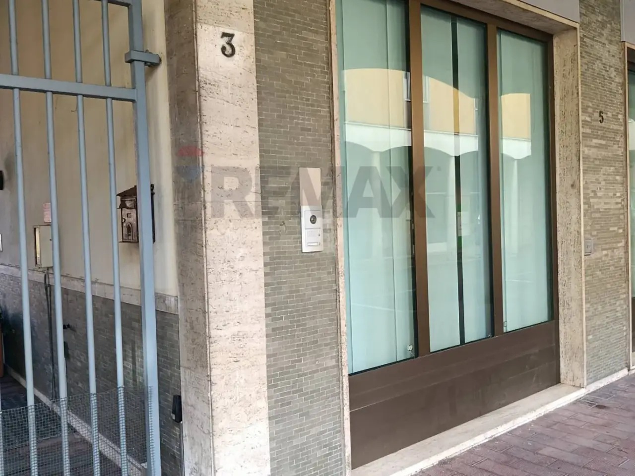 Negozio in Via Libertà 5, Sannazzaro De' Burgondi, {3} - Foto 2