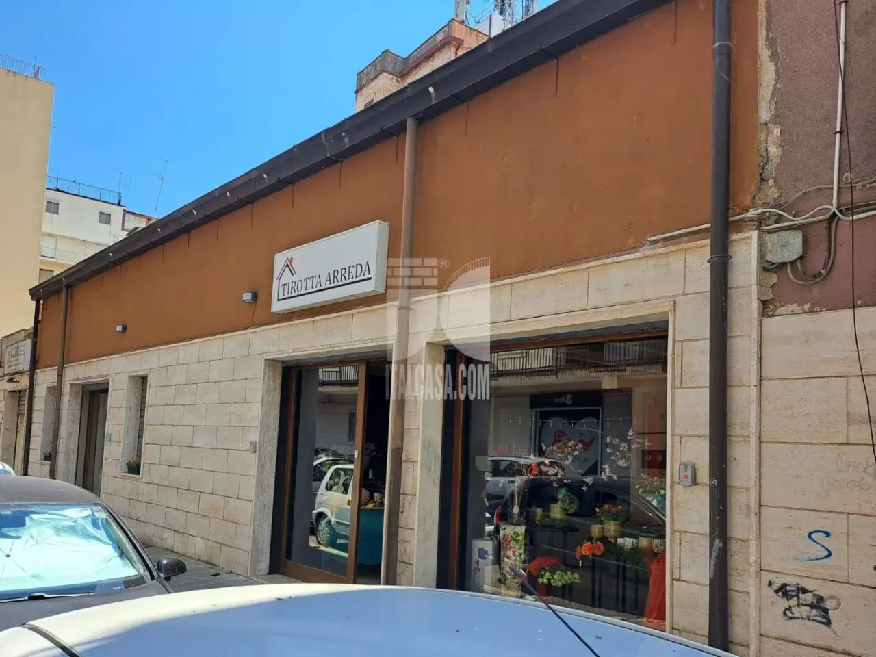 Negozio in Via Mario Nicoletta Trav, Crotone, {3} - Foto 1