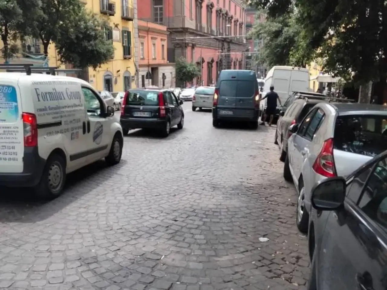 Locale commerciale in Via Santa Teresa degli Scalzi 21, Napoli, Napoli, {3} - Foto 1