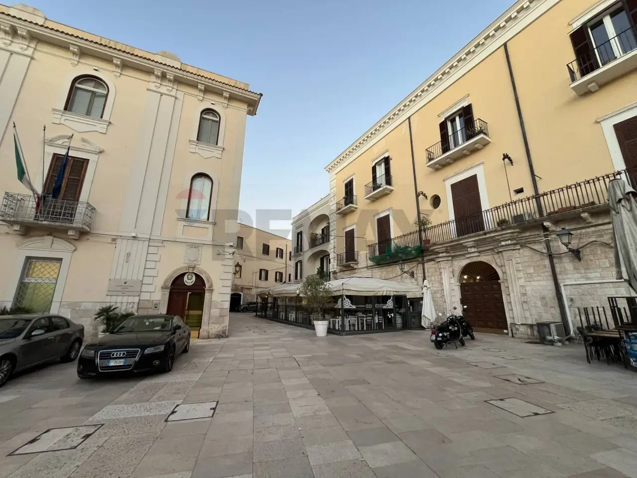 Negozio in Via Re Manfredi 8, Bari, {3} - Foto 1