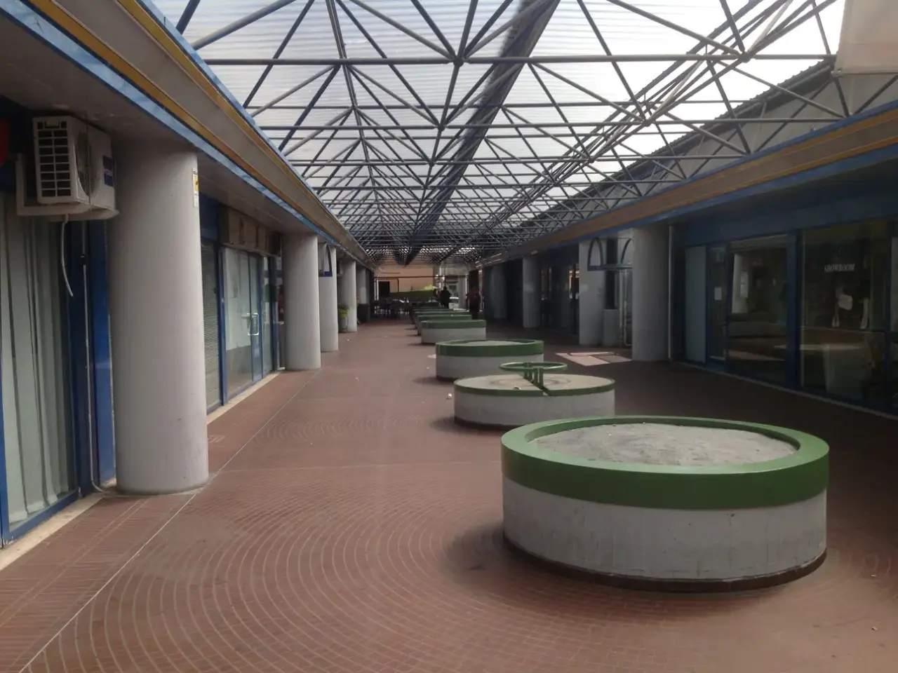 Locale commerciale in C.So Risorgimento, Centro Commercio E Affari - Galleria Blu,  , Isernia 86170 Isernia, Isernia, {3} - Foto 1