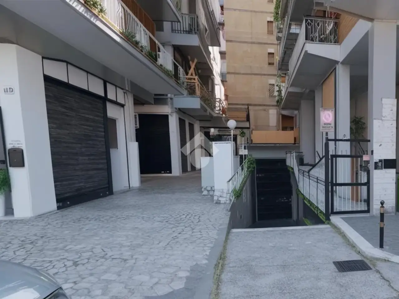 Negozio in Viale Dante Alighieri 48, Pomezia, {3} - Foto 1