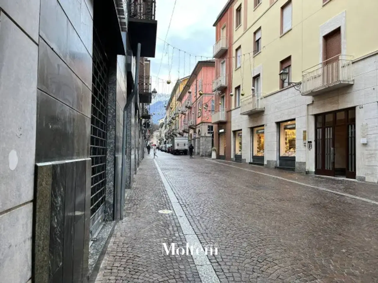 Negozio in Via Camillo Benso di Cavour, Lecco, {3} - Foto 2