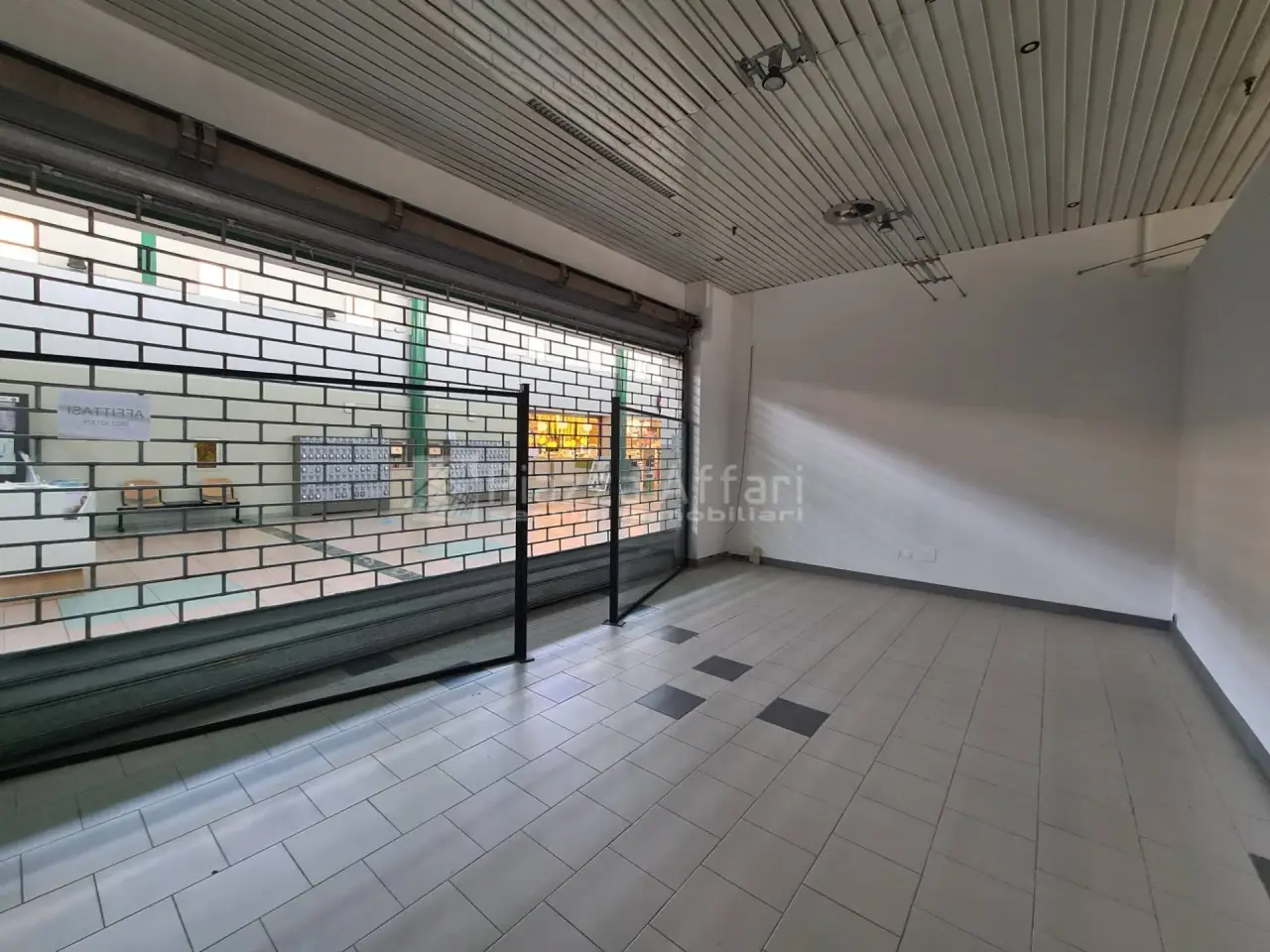 Negozio in Via Fratelli Miselli 28, Cavriago, {3} - Foto 1