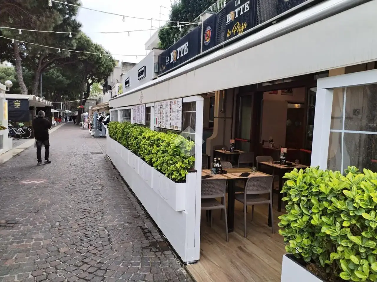 Negozio in Viale Amerigo Vespucci, Rimini, {3} - Foto 1