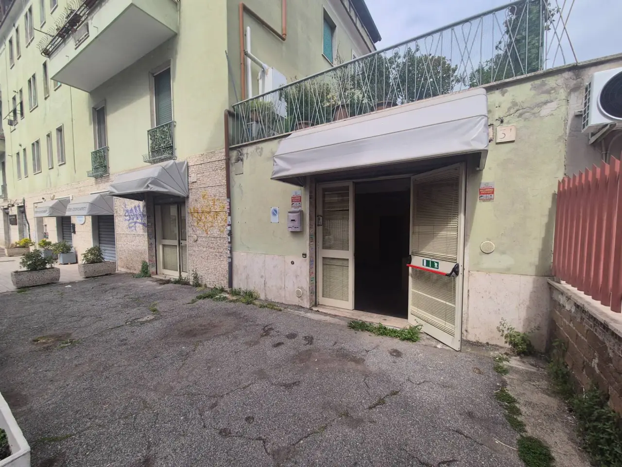 Negozio in Piazza delle Camelie 30-31, Roma, {3} - Foto 2