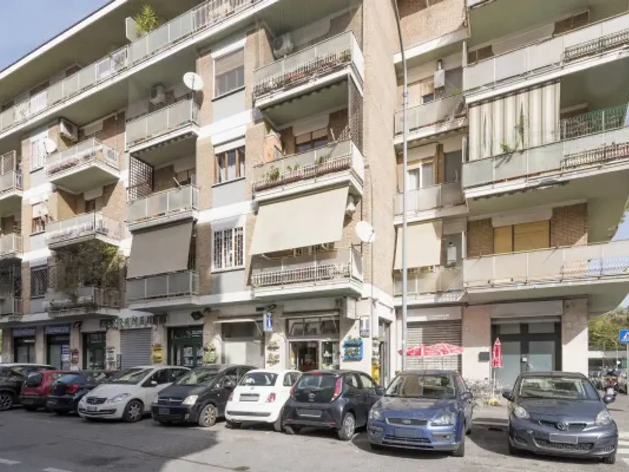 Ferramenta in Via Innocenzo XI 51/55, Roma, {3} - Foto 1