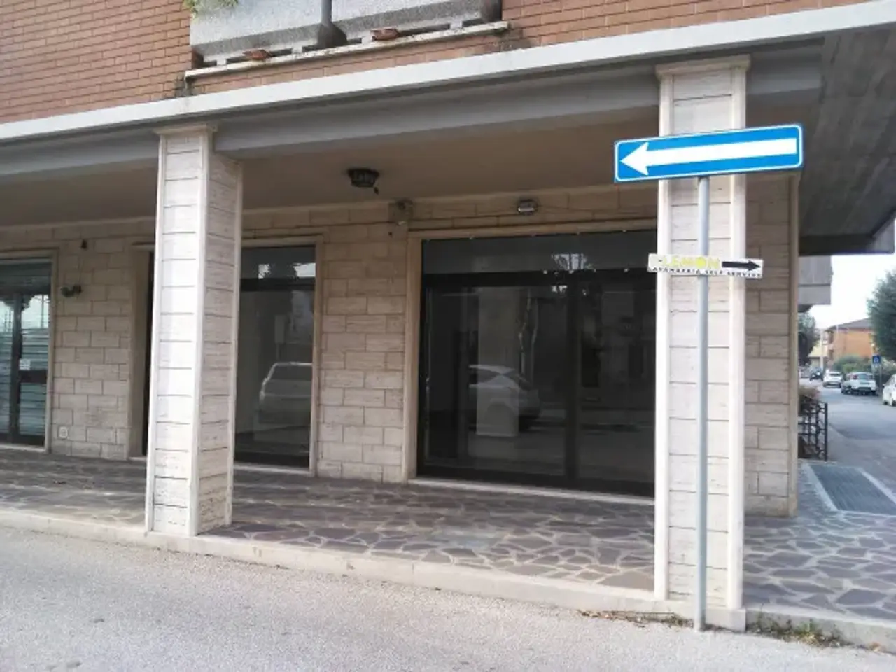 Negozio in Via Patrono d'Italia, Assisi, {3} - Foto 1