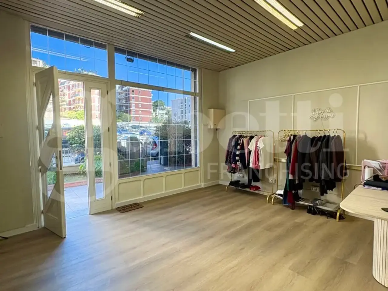 Negozio in Via Corsica, Cagliari, {3} - Foto 1