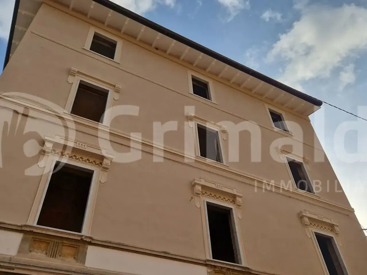Ufficio in Via Pelliccia 2, Carrara, {3} - Foto 1