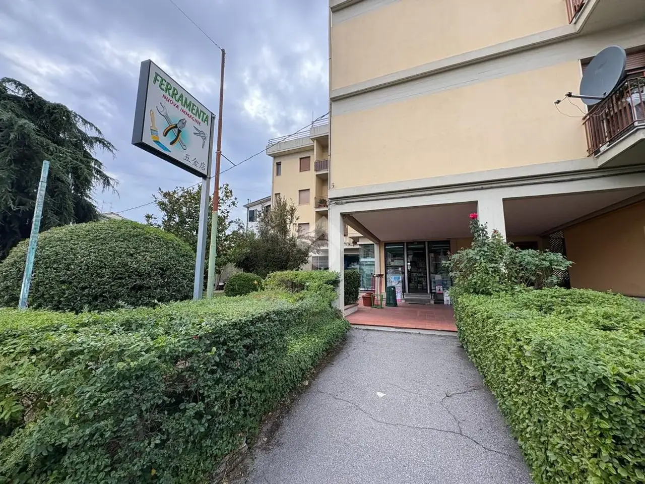 Negozio in Via Roma 306, Prato, {3} - Foto 1