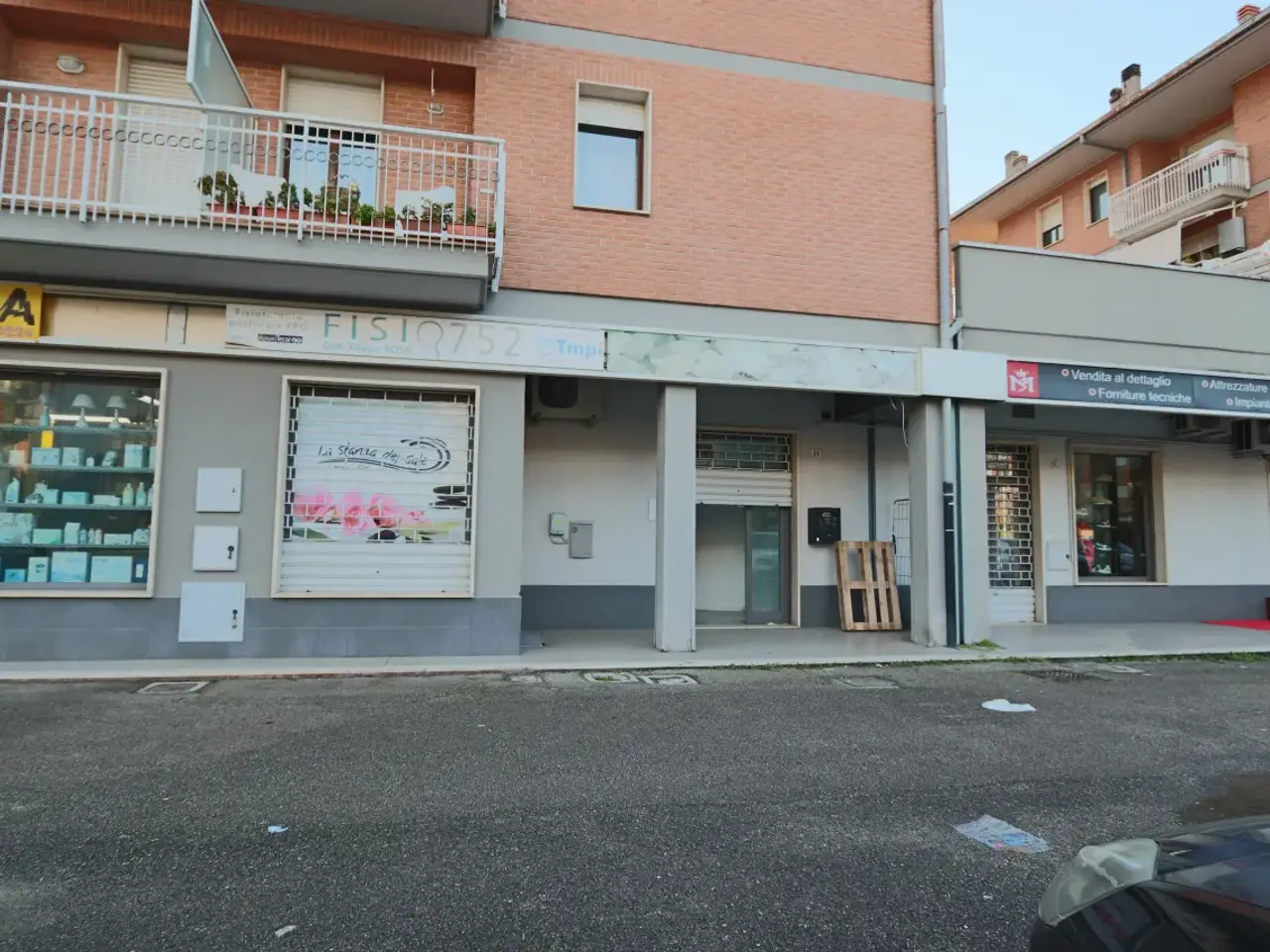 Negozio in Via Francesco Palmegiani, 55, Rieti, {3} - Foto 2