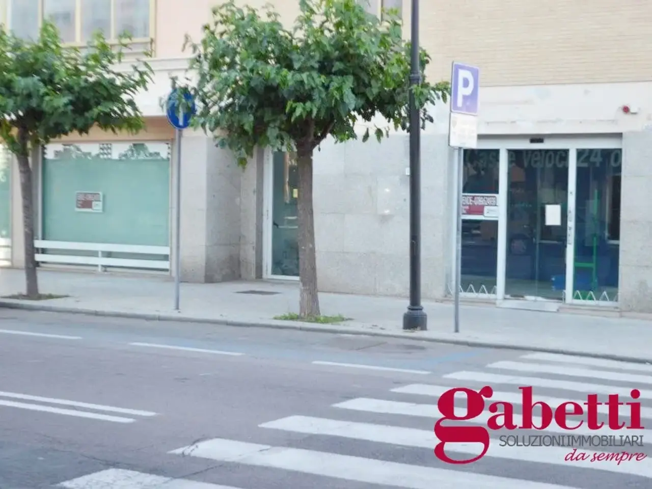 Negozio in Viale Aldo Moro  153, Olbia, {3} - Foto 2