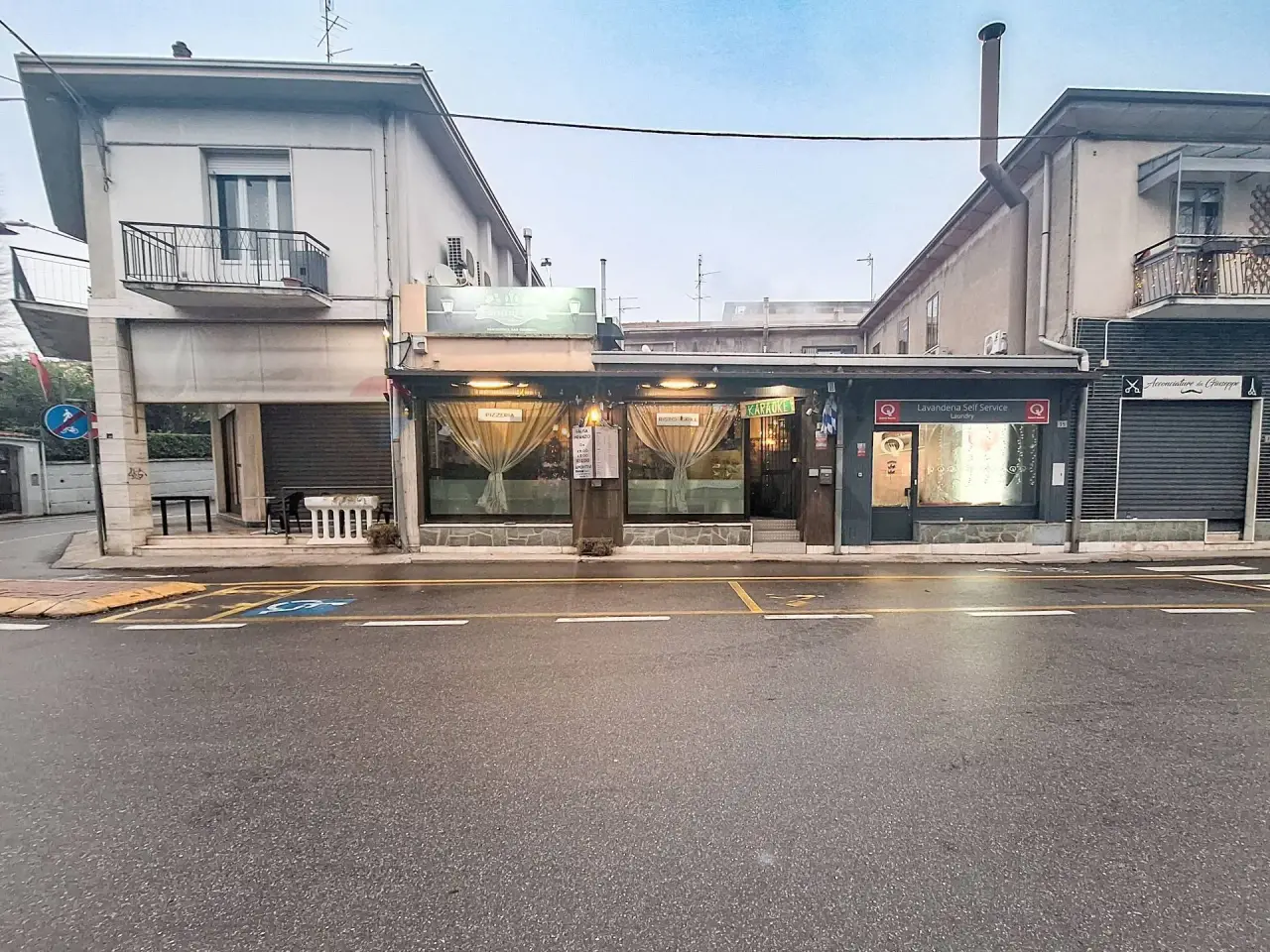 Negozio in Via Crocefisso 33, Tradate, {3} - Foto 1