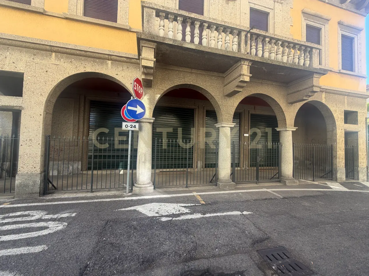 Negozio in Via P. Greppi 1, Olgiate Olona, {3} - Foto 1