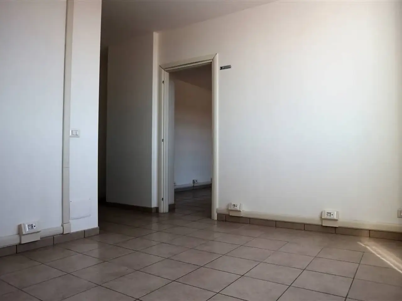 Ufficio in Viale Le Corbusier, Latina, {3} - Foto 2