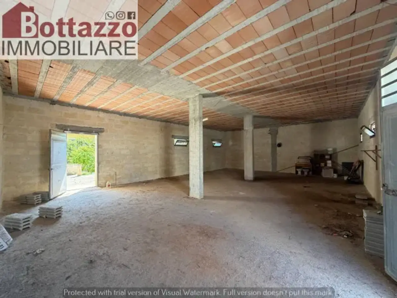 Magazzino in Via Arno 61, Lizzano, {3} - Foto 1
