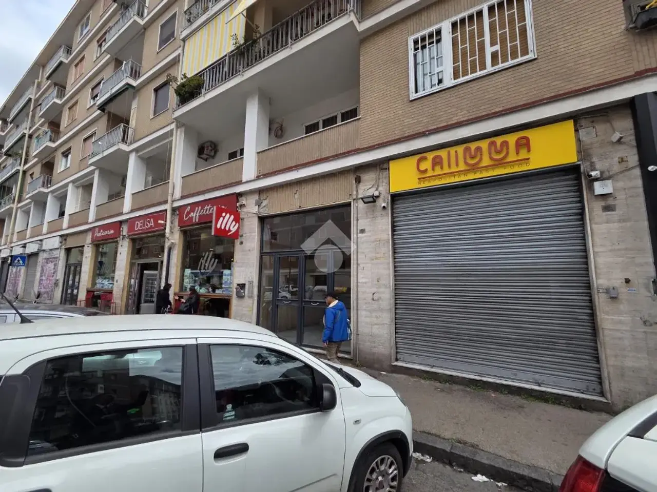 Negozio in Via Cornelia dei Gracchi, Napoli, {3} - Foto 1