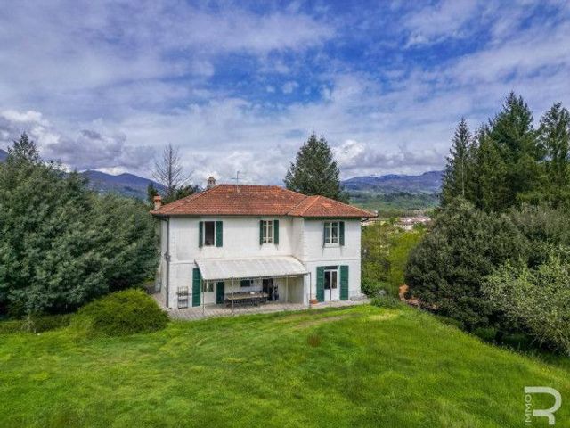 Mansion in Via Guglielmo Marconi, Castelnuovo di Garfagnana - Photo 1