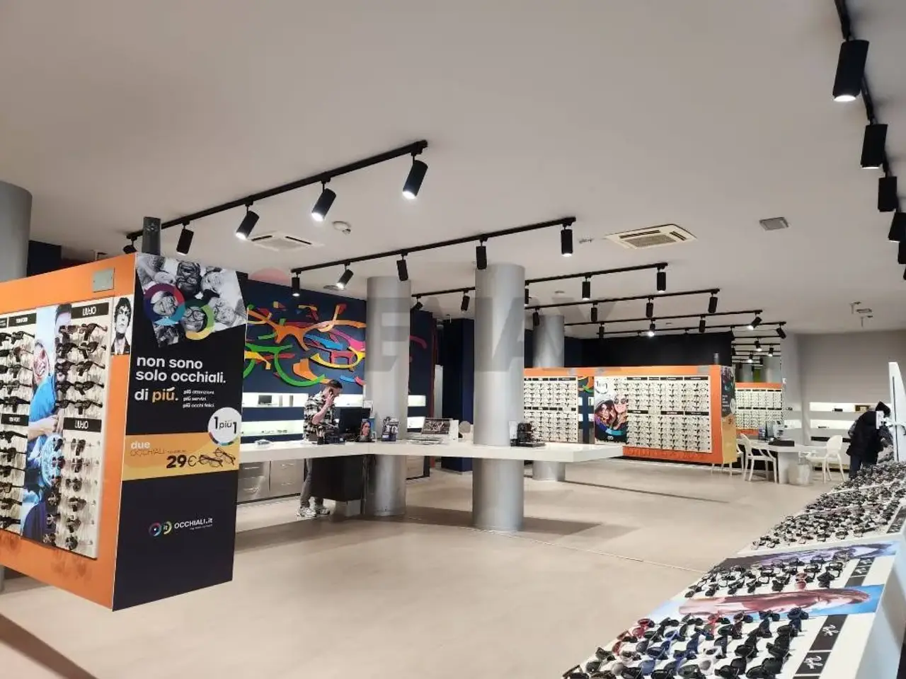 Negozio in Via Raffaello Sanzio 2, Gallarate, {3} - Foto 2