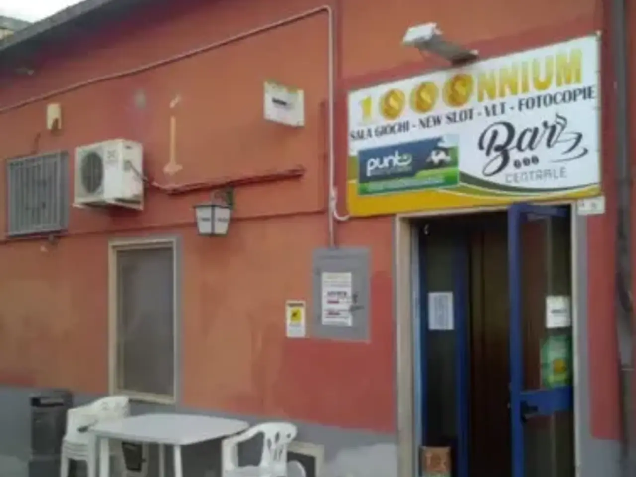 Negozio in Piazza Centrale, Ortucchio, {3} - Foto 1